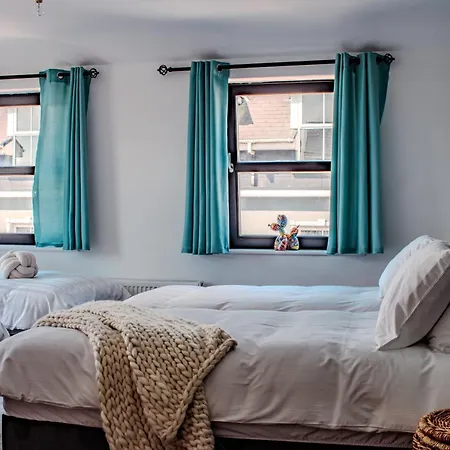 The At O'shea's Apartment *