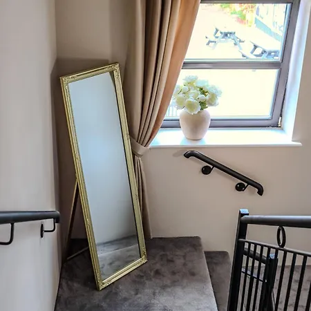 The At O'shea's Apartman